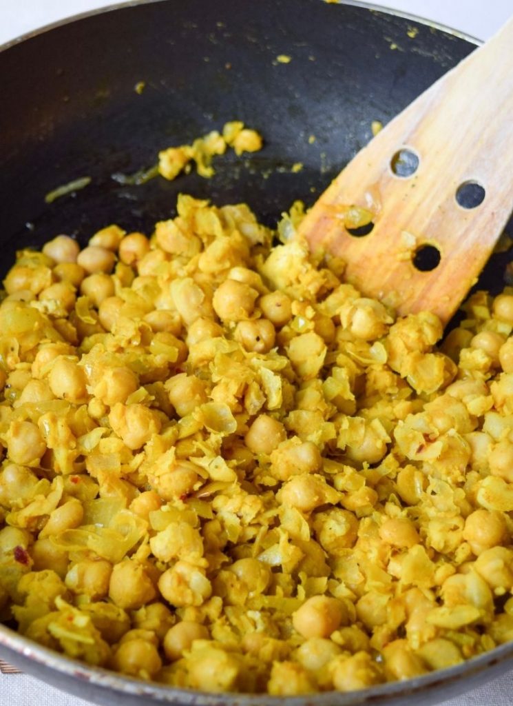 Vegaaninen kookos kurkuma curry