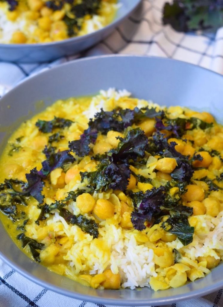 Vegaaninen kookos kurkuma curry