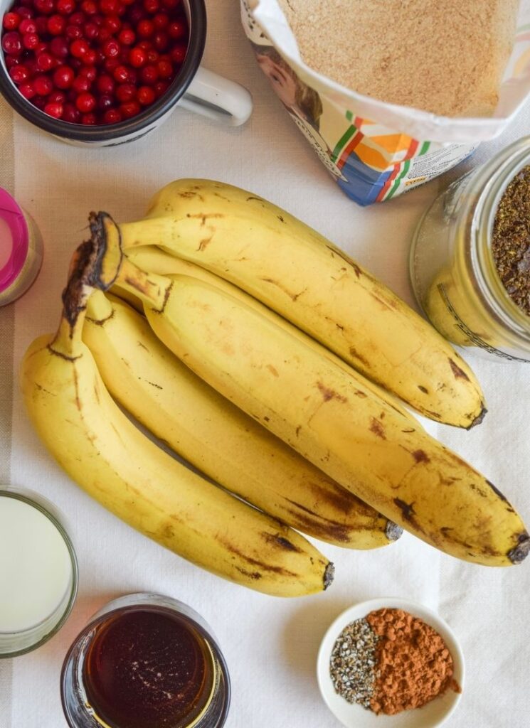 terveellinen vegaaninen puolukka banaanileipä