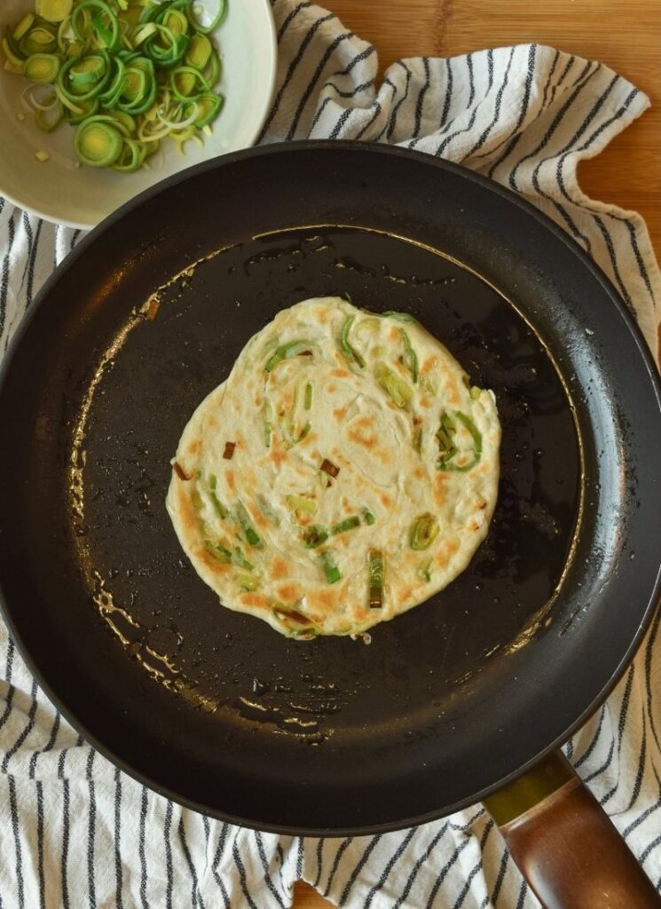 Purjoleipänen paistinpannulla