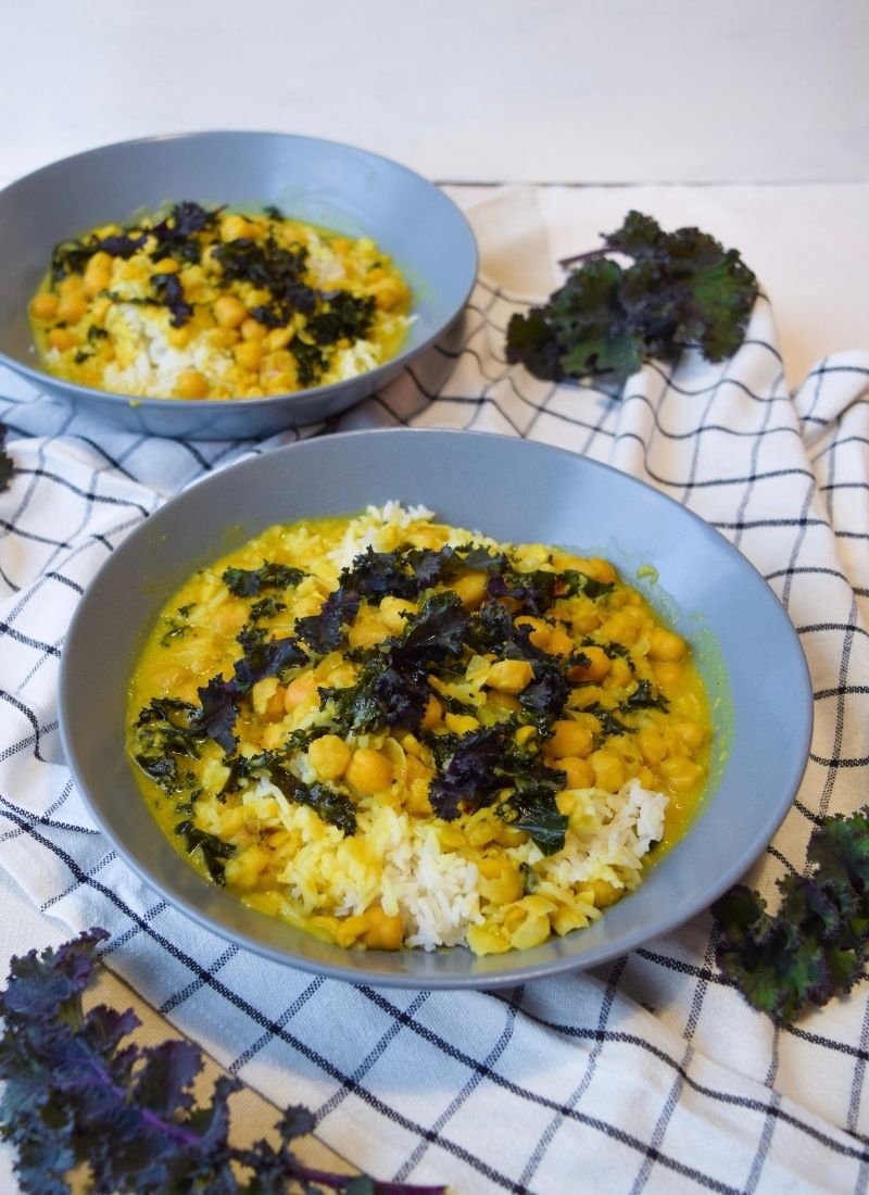Vegaaninen kookos kurkuma curry
